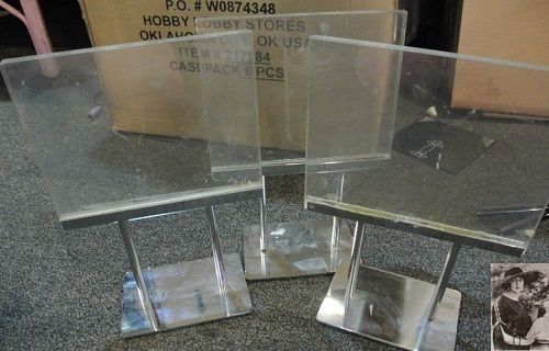 USED CLEAR ACRYLIC LUCITE SIGN HOLDER 5&#034; X 7&#034; 10&#034; TALL RETAIL SILVER METAL BASE
