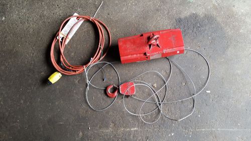 Used Dayton 1/4 Ton/500 LB Electric wire rope hoist,115 Volts 1Ph,Cable jammed