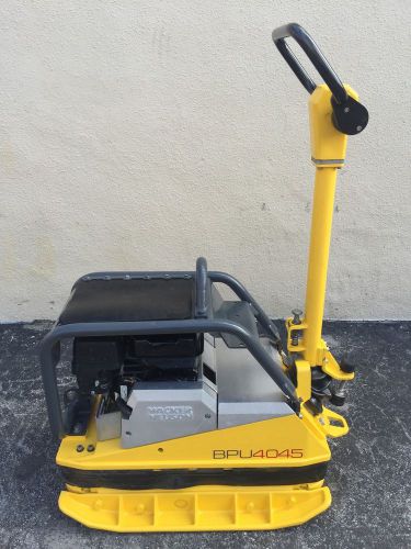 2013 WACKER BPU4045A GAS REVERSIBLE PLATE COMPACTOR W/ HONDA ENGINE