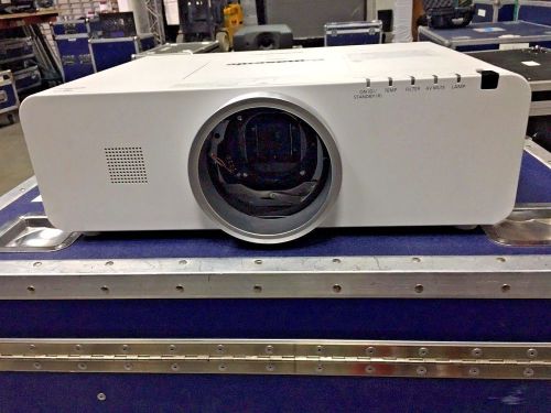 Panasonic pt-ex500u projector with roadcase for sale