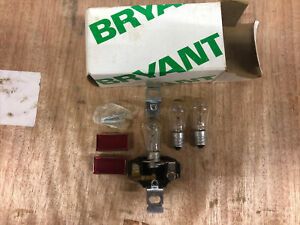 Brant Phenolic Lampholder With 6W 125V Lamp Candelabra Base