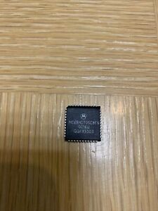 MC68HC705C8FN HCMOS Microcontroller 44-Pin PLCC