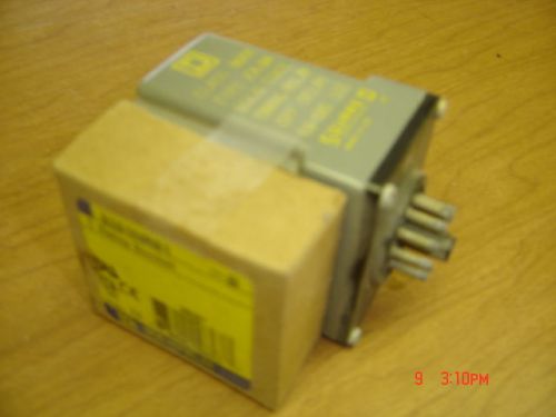 SQUARE D RELAY SOCKET AND RELAY