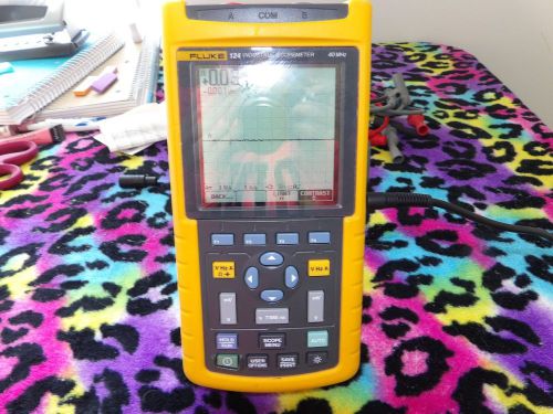 FLUKE 124 INDUSTRIAL SCOPE METER 40 MHz Includes Software, Probes, Tool Box!