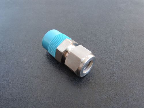 Swagelok ss-810-1-8 male connector 1/2&#034; tube x 1/2&#034; male npt for sale