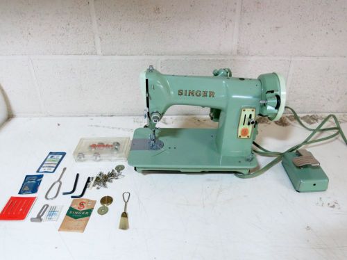 SINGER HEAVY DUTY GREEN MODEL 185J ELECTRIC SEWING MACHINE WITH EXTRAS