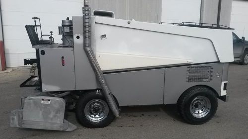 1996 zamboni 520 ice resurfacer - propane powered, low hour for sale