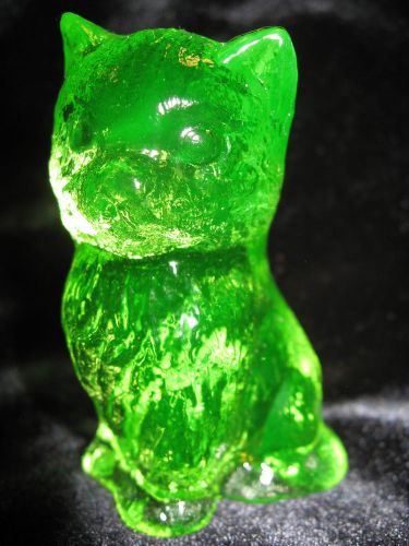 Green Vaseline glass Cat Kitten paperweight uranium yellow canary kitty / Cotton