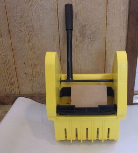 Plastic down pressure squeeze &#034;yellow&#034; wringer (new)  (4000yw) for sale