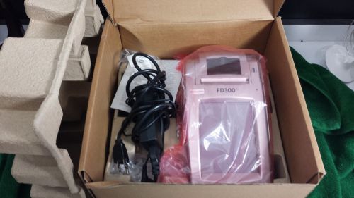 First Data FD300 Credit Card Machine  In Good Working Condition