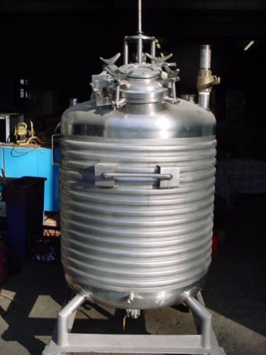 158 gallon 600 liter  STAINLESS STEEL JACKETED REACTOR w/ mixer vacuum 25 psi
