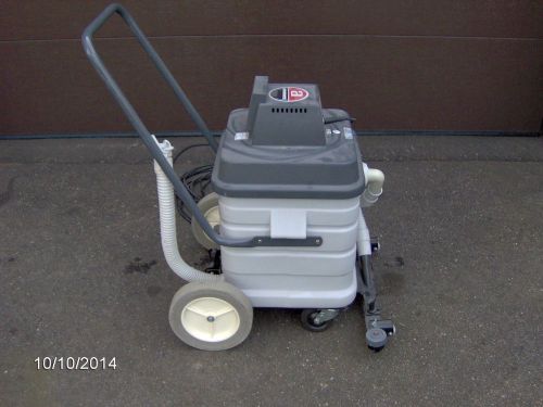 Advance Sprite Wet/Dry Solution Vacuum- Very Good Condition
