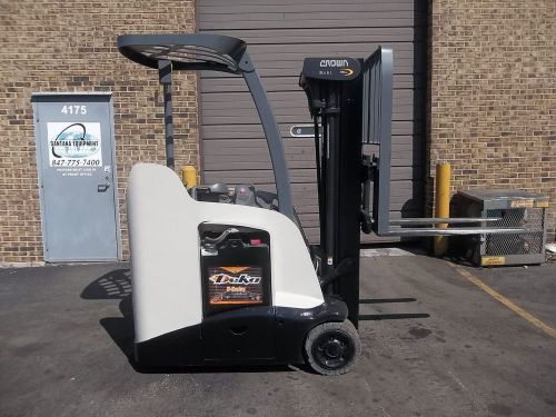 Forklift (23063) 2008 crown stand up end control, 3000 lbs cap. triple mast for sale