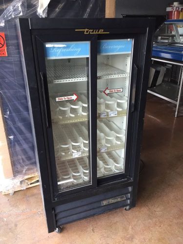 True GDM-11SD Sliding Glass Door Merchandiser Refrigerator Beverage Cooler