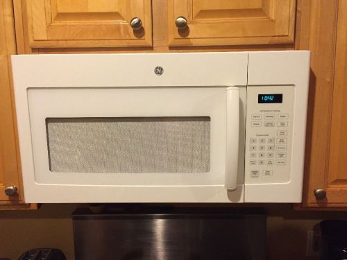 Barely Used 1 Year Old Microwave