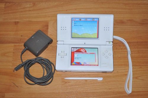 Nintendo DS Lite Polar White Handheld Console System Nintendo Charger Stylus