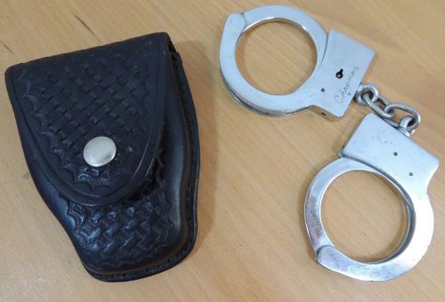 American munitions chapman handcuffs + tex shoemaker &amp; son black cuff case 204 for sale