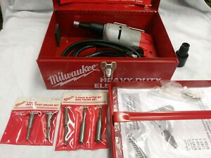 MILWAUKEE Heavy-Duty / General Purpose Screw Shooter Kit 6767-1 WORKS GREAT!!!