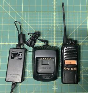 Kenwood TK-3180 radio 450-520 Mhz With Charger And Battery