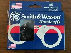 Smith &amp; Wesson M&amp;P Handcuffs Melonite Model 100-1