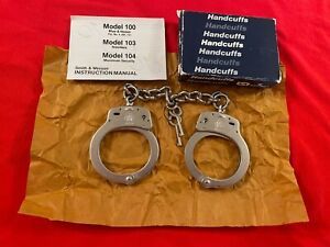 Smith &amp; Wesson Model 100 Handcuffs