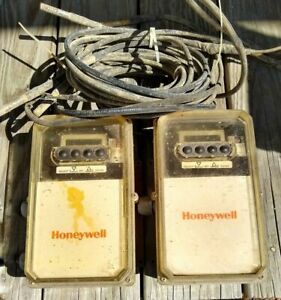 TWO Honeywell T775D 1008 Electronic Remote Temperature Controllers w/ SENSORS