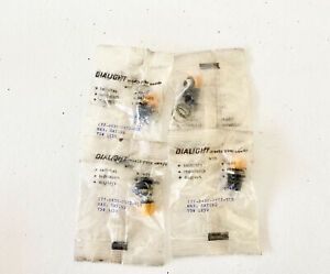 lot of 4 DIALIGHT 177-8430-0973-910 PANEL MOUNT INDICATOR BASE LAMP SOCKET 75W 1
