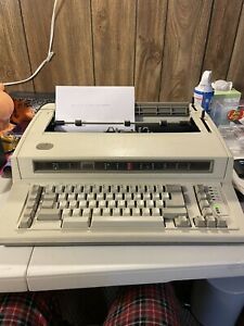 IBM Personal Wheelwriter 2 Electronic Typewriter - Works Great!