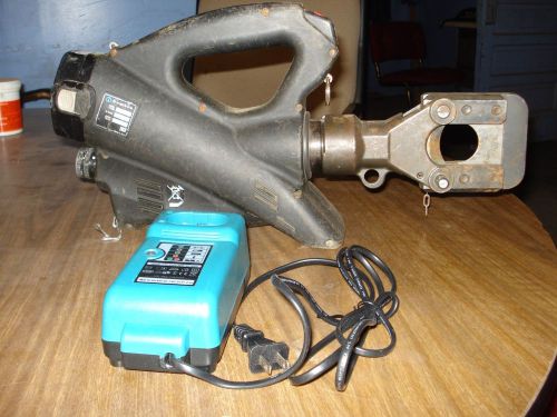 cembre battery powered hydraulic cutting tool