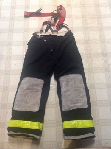 GLOBE TURNOUT GEAR BUNKER PANTs.  SIZE. waist 34 length 28.  Very nice condition
