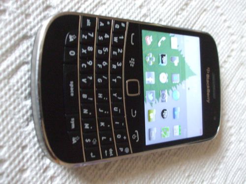 Blackberry Bold 9900 Smart Phone - In Excellent Condition - In its own Box