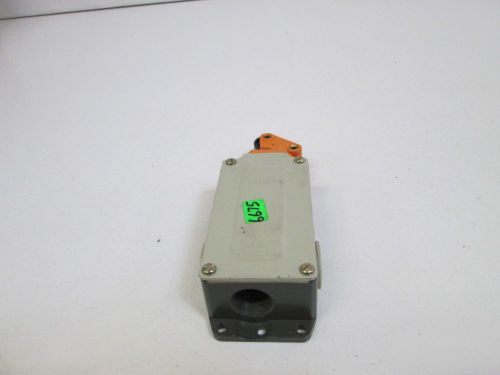 SIEMENS ROLLER LIMIT SWITCH 3SE3 404-1 *USED*