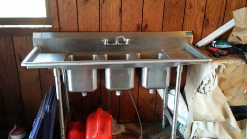 Stainless Steel 3 Compartment Sink with Faucet