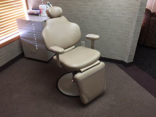 Boyd Dental Exam / Records / Treatment Chair E530 Series