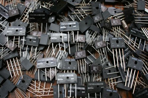 OVER 150-PCS DIODE/RECTIFIER DIODES + EXTRA resistors