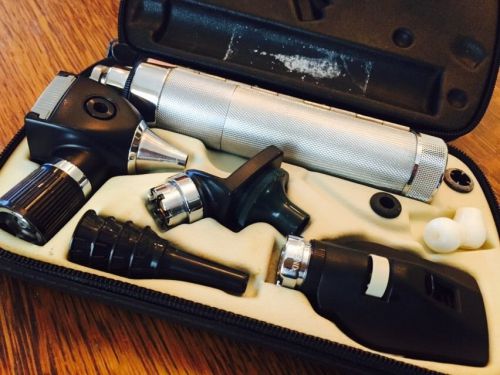 Welch Allyn Diagnostic Set Otoscope Ophthalmoscope