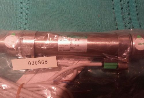 CKD CMK2-32-100 Pneumatic Cylinder w/ 2 CKD R2 Switches 1MPa/ 145psi &amp; Mntg. Kit