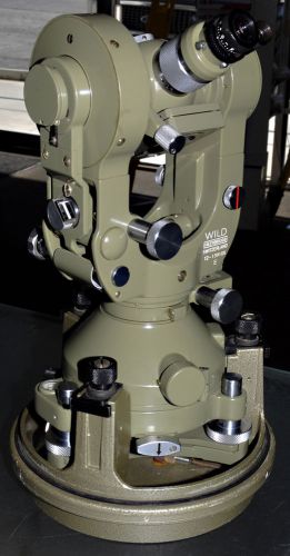 WILD T2 &#034;old style&#034; 1-second optical theodolite, erect image