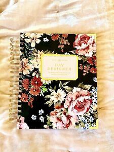 Day Designer Daily Planner 2021-2022