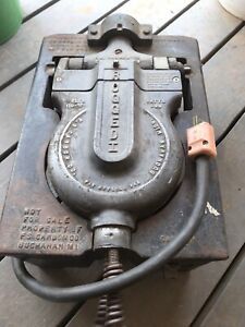 VTG ANTIQ Waffle Maker Rugged 1 Cast Iron Commercial Holiday Inn Imprint RARE