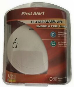First Alert Slim Photoelectric Smoke Alarm with 10-Year Sealed Battery, PR710