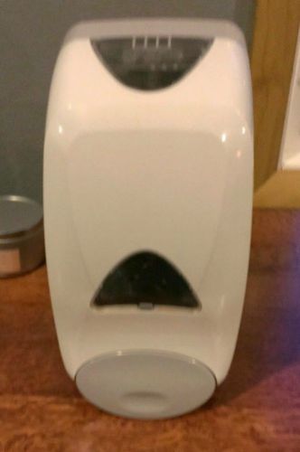 Gojo  fmx-12 foam handwash dispenser, 1250 ml capacity, dove gray used for sale