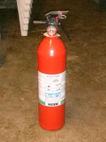 Kidde Extra 15 lb CO2 Fire Extinguisher w/ Wall Hook