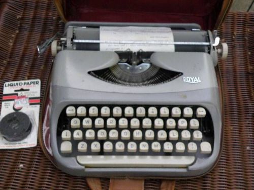 Vintage Royalite Manual Portable Typewriter Leather Case Classic Styling