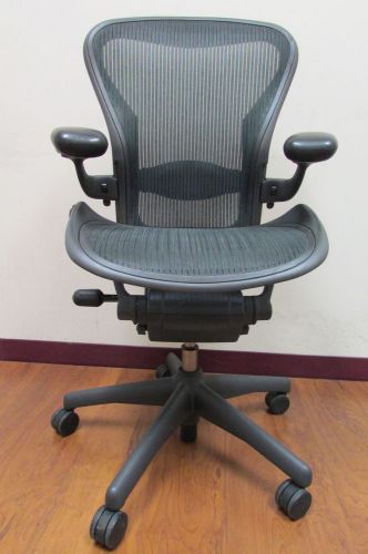 Herman miller &#034;aeron&#034; size&#034;b&#034; office chair-forest green mesh #10594 for sale