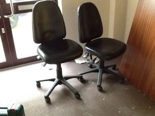 1 X Pair(2) Black Pvc Gas Lift Lab Swivel Chairs In Castors