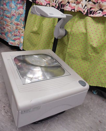 3M 1711 PROFESSIONAL OVERHEAD PROJECTOR 360W 3200L, Used