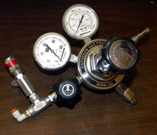 Matheson 3000 psi to 0-200psi Dual Pressure Gauge Compressed Gas Regulator 3104C