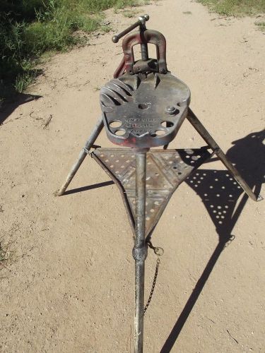RIDGID  No. 40 - A   TRISTAND !!! HEAVY DUTY WITH VISE !!! GREAT CONDITION !!!