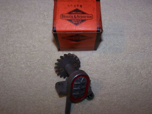 old vintage briggs and stratton oil pump part# 89676 pump only